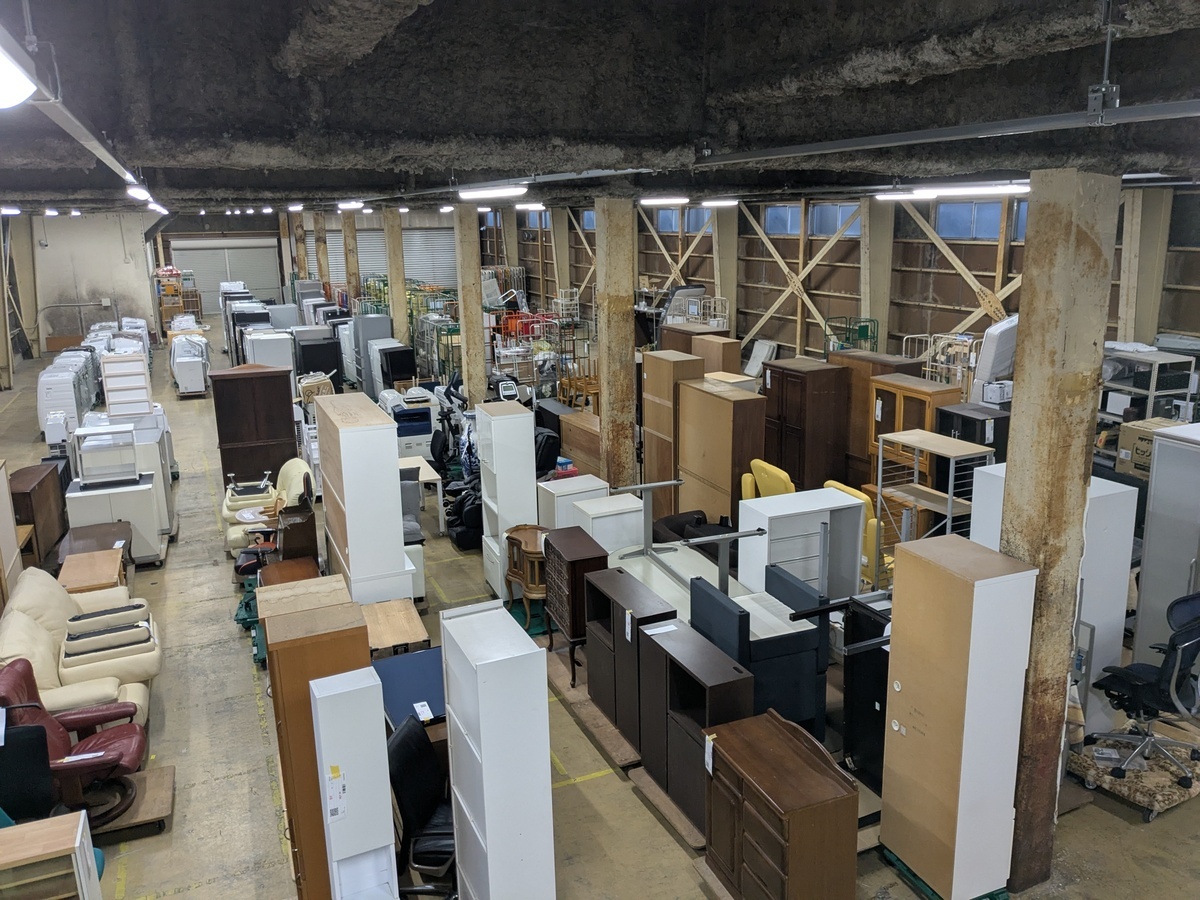 家具家電が並ぶ「バッタヤ名古屋オークションセンター」