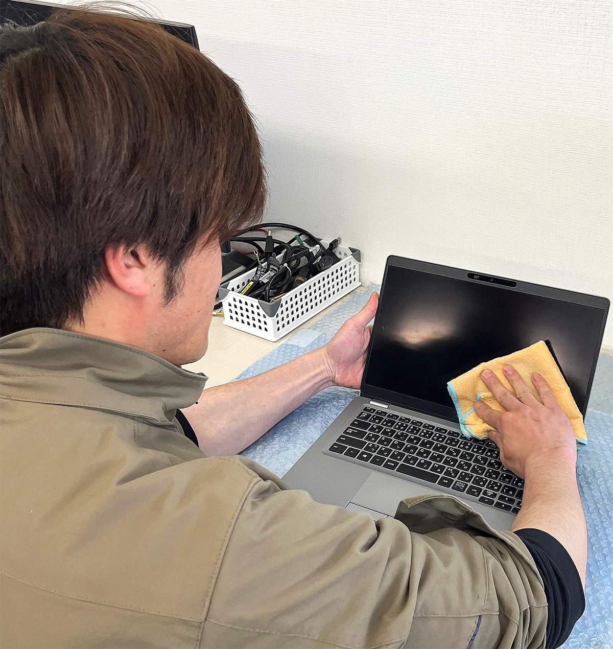 チャレンビー　利用者によるクリーニングの様子