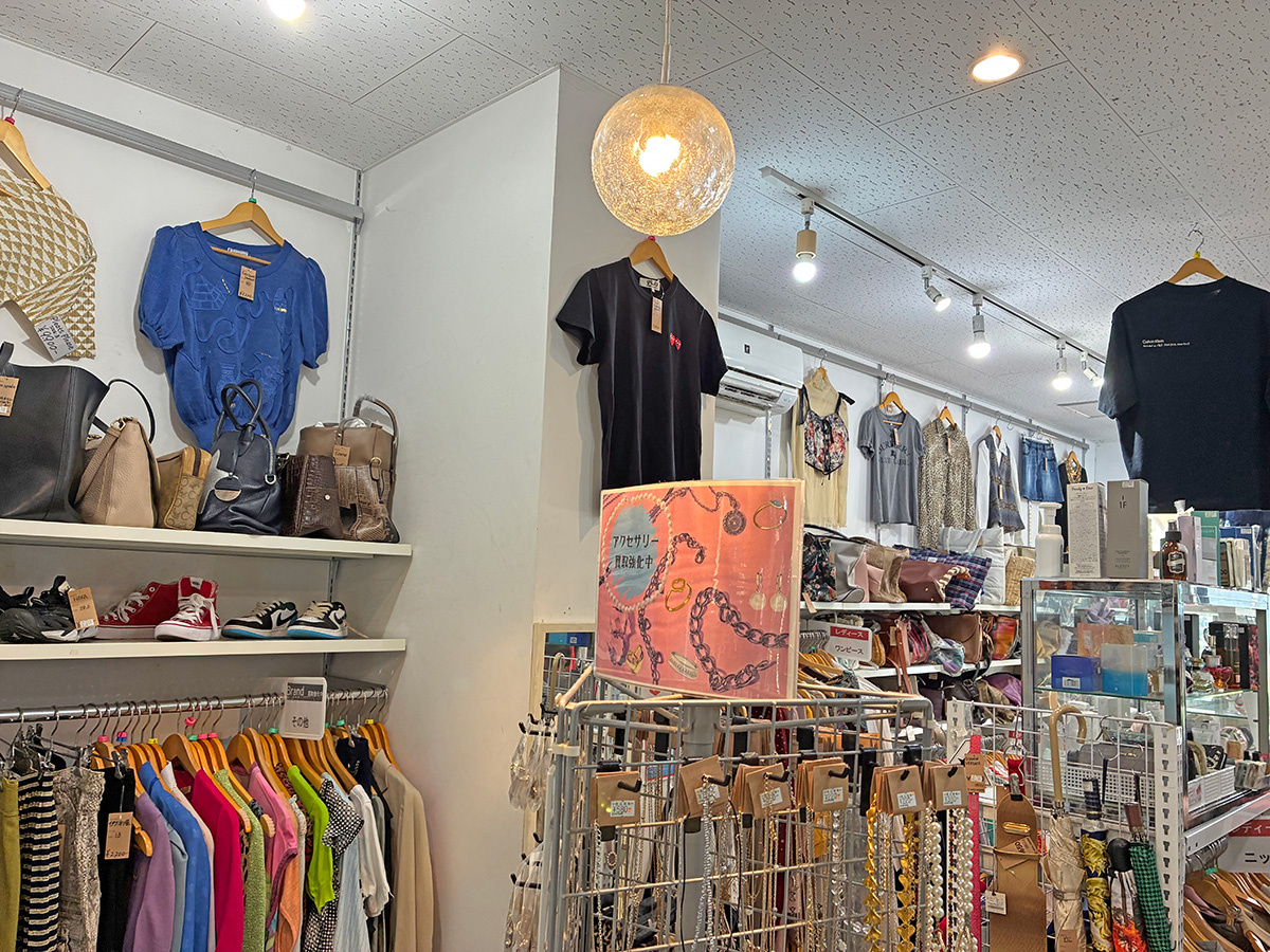 ウエストヴィレッジ　幅広い年齢層に向けた古着の品揃え