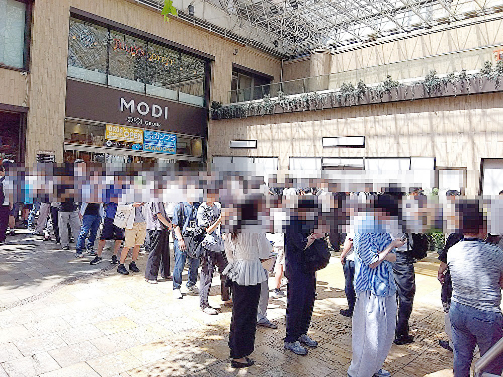 マッチングワールド　柏モディ店はオープン日、長蛇の列ができた