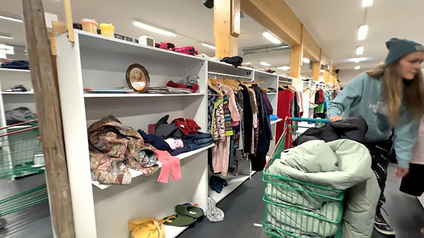 ワサビ　購入もしつつ、不用品を委託販売する利用者が多い