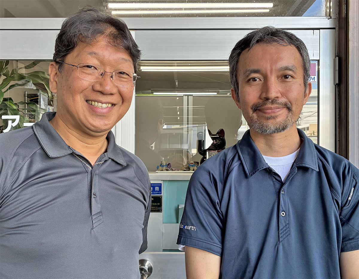 エコアース　林葉之社長（左）と露木洋介取締役（右）