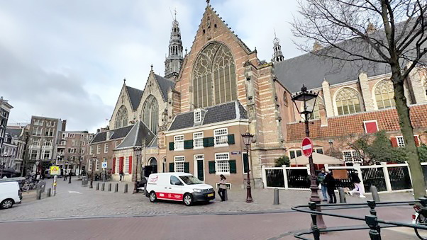 ワサビ　「旧教会」はアムステルダムで最古の教会