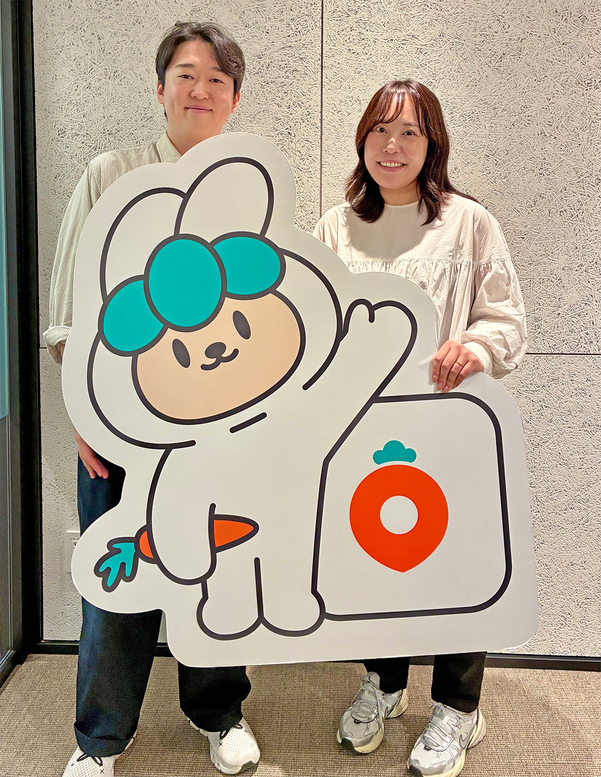 キャロット　プロダクトマネージャー　キム ギョル氏（左）ローカライゼーションマネージャー　佐々木 祐衣氏（右）