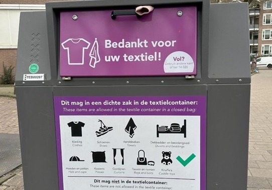 ワサビ　街中に設置されているリサイクルボックス