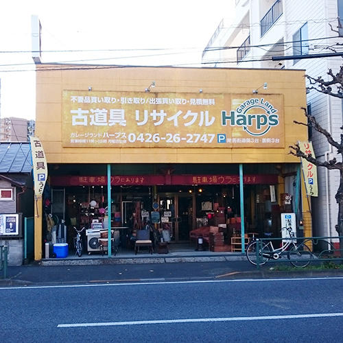 見通しの良い通り沿いにある店舗