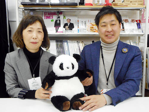 近藤しおり専務取締役（左）と、花輪愛二取締役