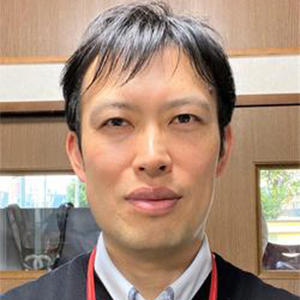 平岡憲司 氏