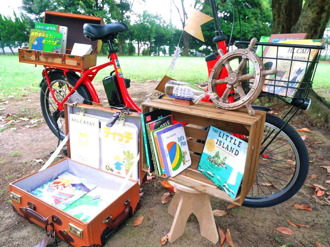 自転車で地域を駆け巡る