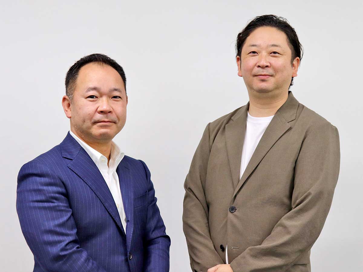 コメ兵HDの石原卓児社長（左）とK−ブランドオフの山内祐也社長