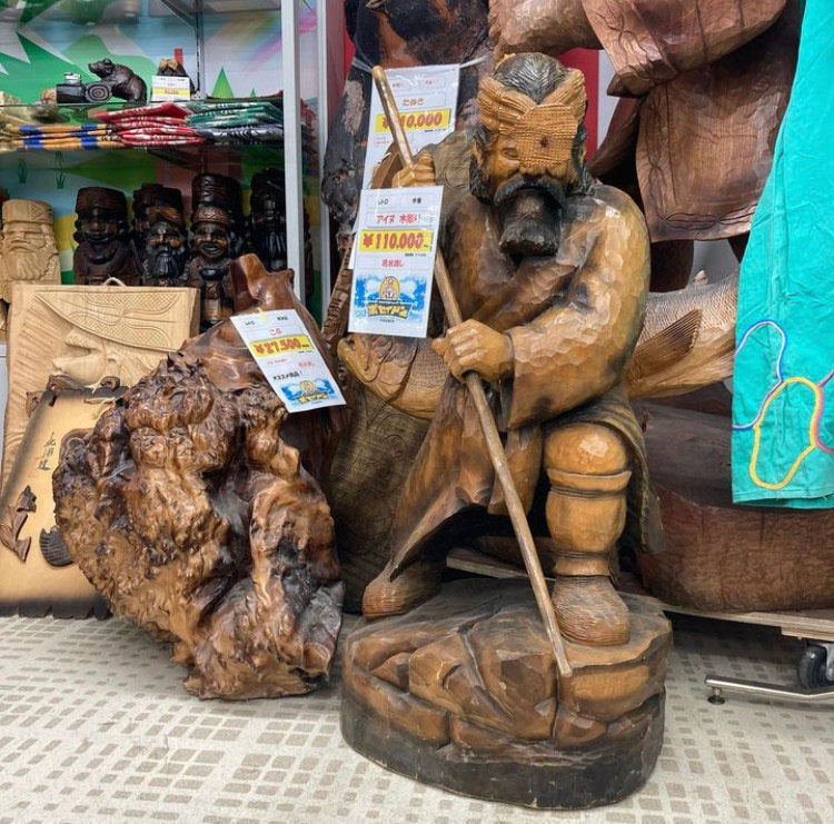 リサイクルショップポセイドン　アイヌの木彫りの人形