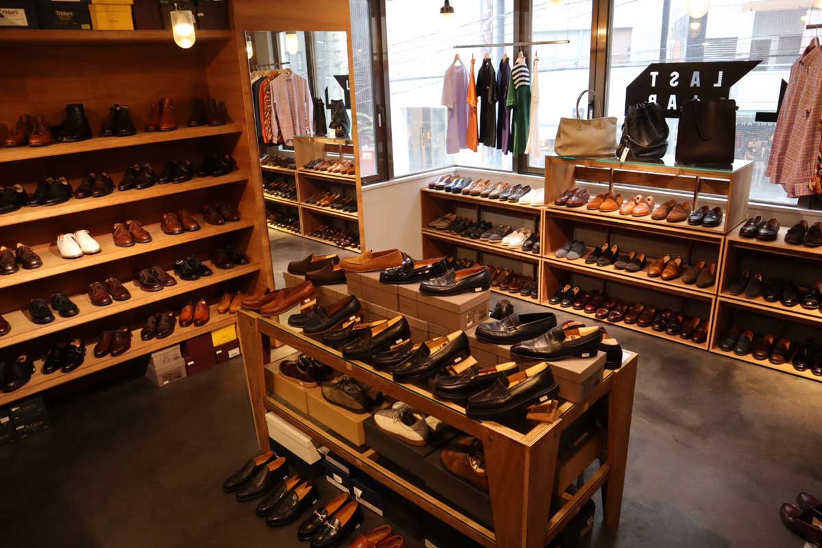 LASTLAB　渋谷にある専門店にはメンズ中古革靴を500点ほど揃える