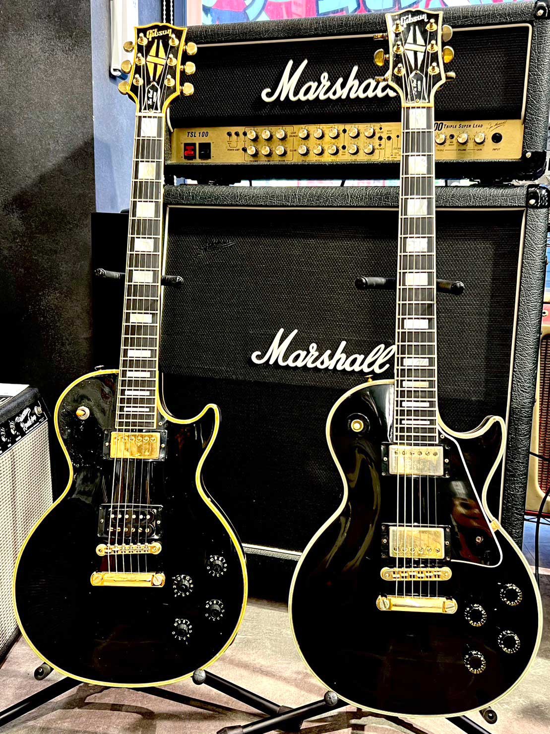 商品TREND　楽器編　左： Gibson Custom Shop Historic Collection 1968 Les Paul Custom1999年製 右：Gibson Les Paul Custom1997年製