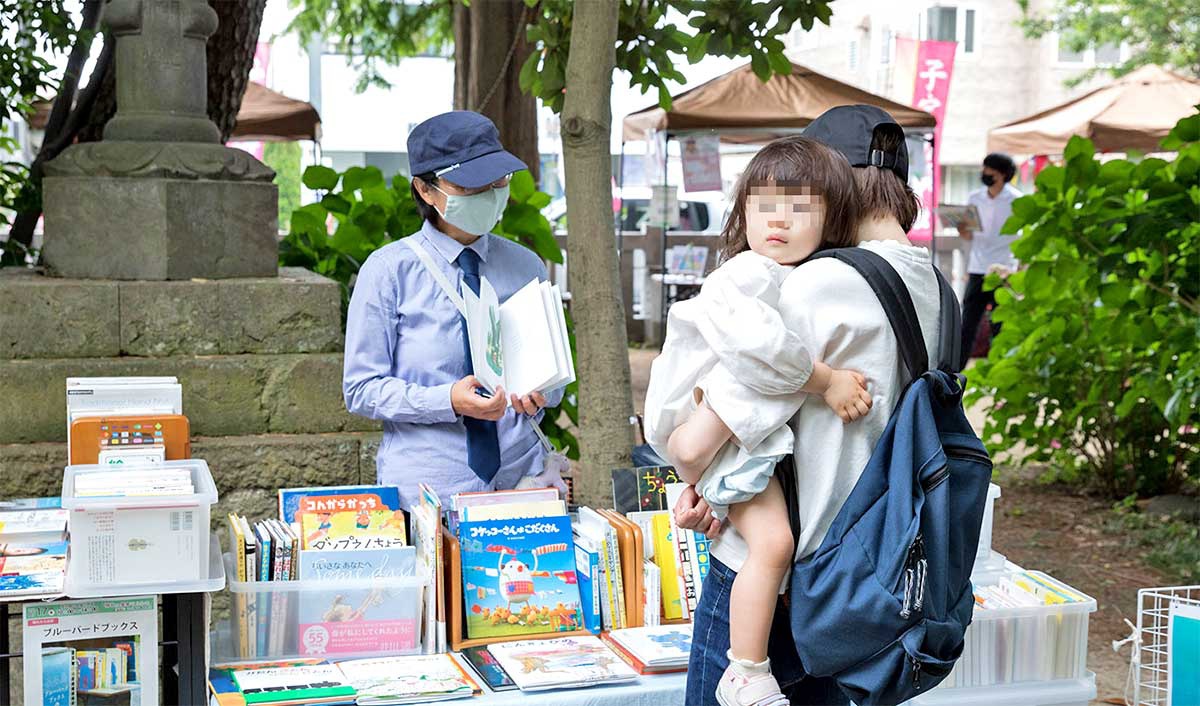 古本店のブルーバードブックス　中心顧客は子連れの母親だ