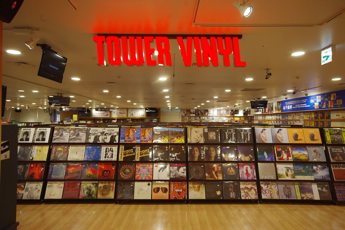 タワーレコード　150坪という売り場は、世界的にも広いアナログレコード専門店と注目を集めている