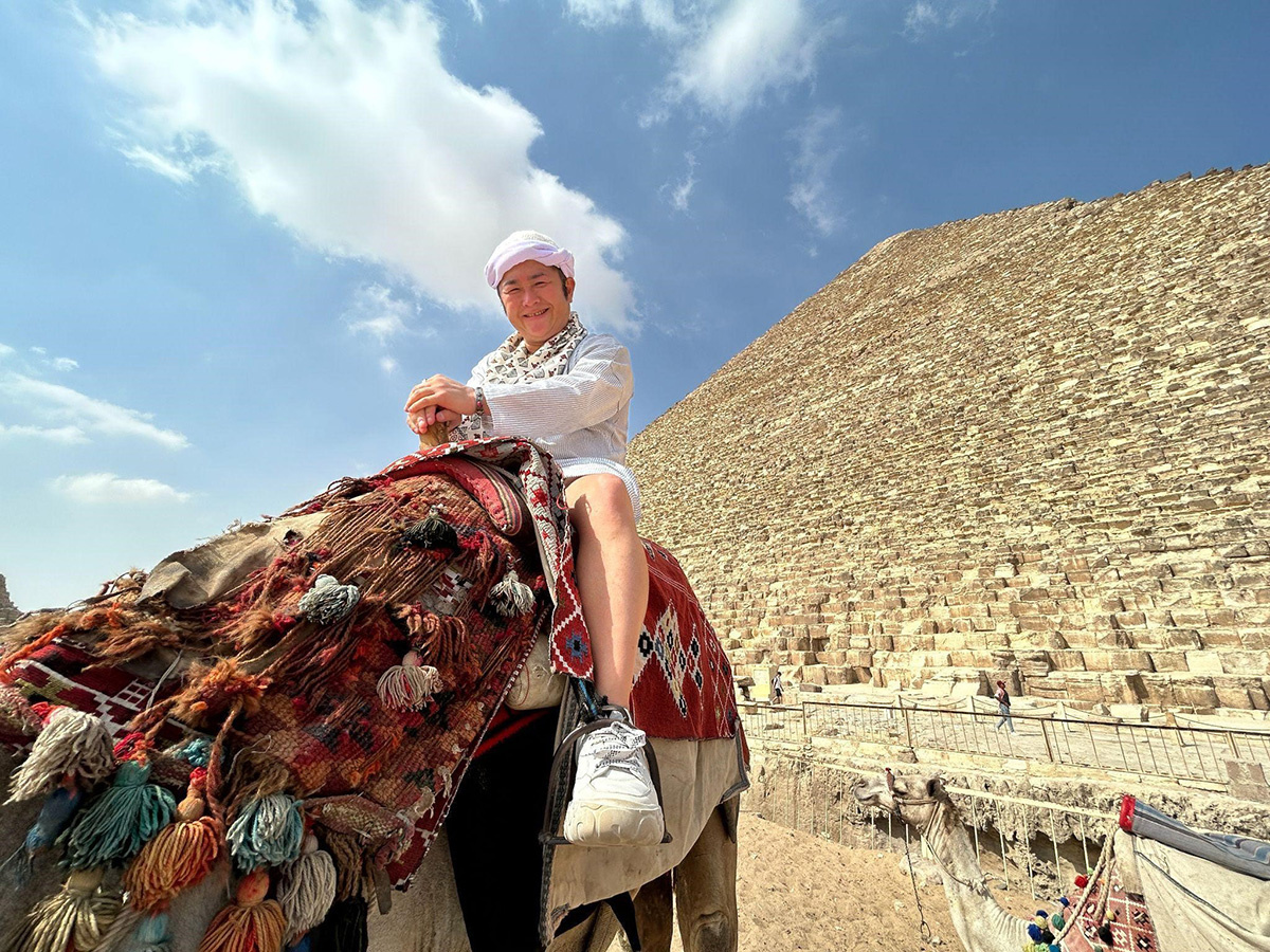 ワサビ　ラクダ業者との交渉の末にたどり着いたピラミッド