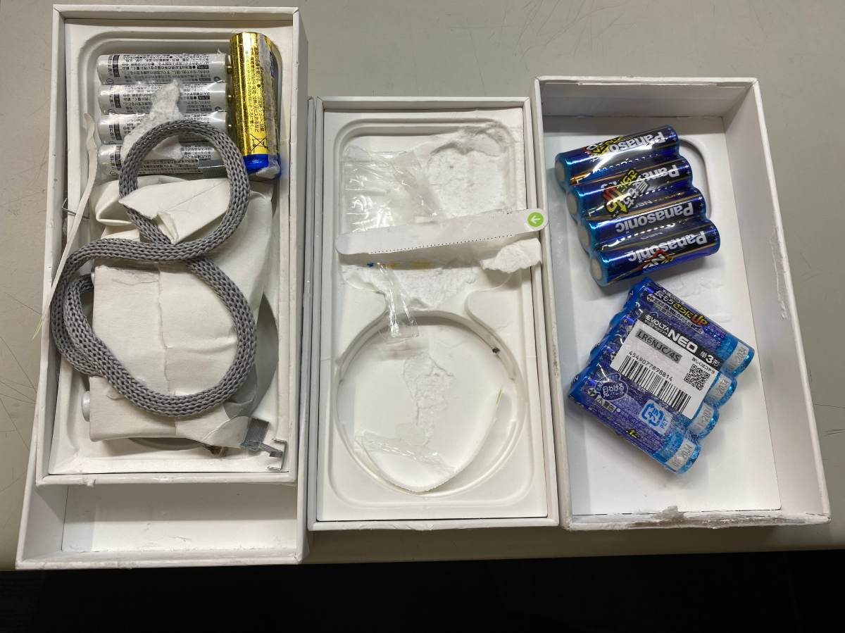 アイフォン　蓋を開けたら乾電池が