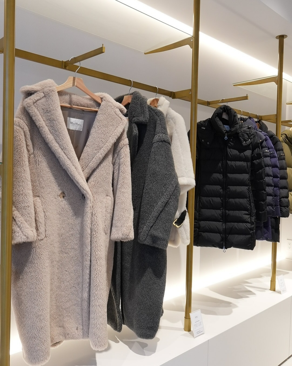 数点はショールームにて販売、購入前に試着したい顧客に好評であるという