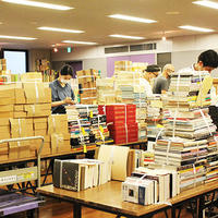 東京古書会館、待望の古物市場が閉鎖から2ヵ月ぶりに再開