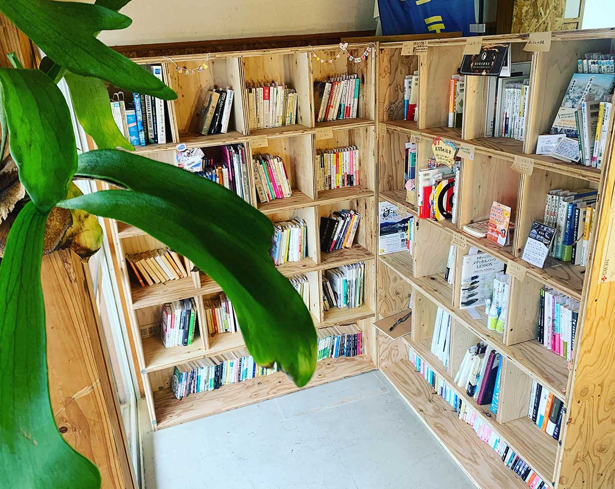 オトナキチコーヒー、本棚をシェア「つながるブックス」開始