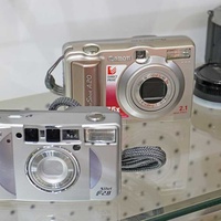 フィルムカメラ、若者に人気　買取価格3.5倍も