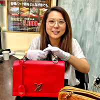 カフェ経営で培ったフレンドリーな接客とネイティブ並みの英語力で幅広い顧客を獲得