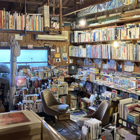 なタ書、世界観が話題　元ラブホ古書店
