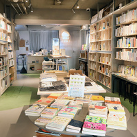透明書店、24時間オープンの書店