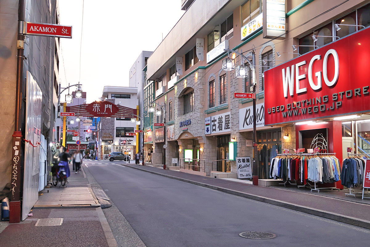 KOV　KOVがある大須の赤門通り。周辺は古着店がひしめく激戦区