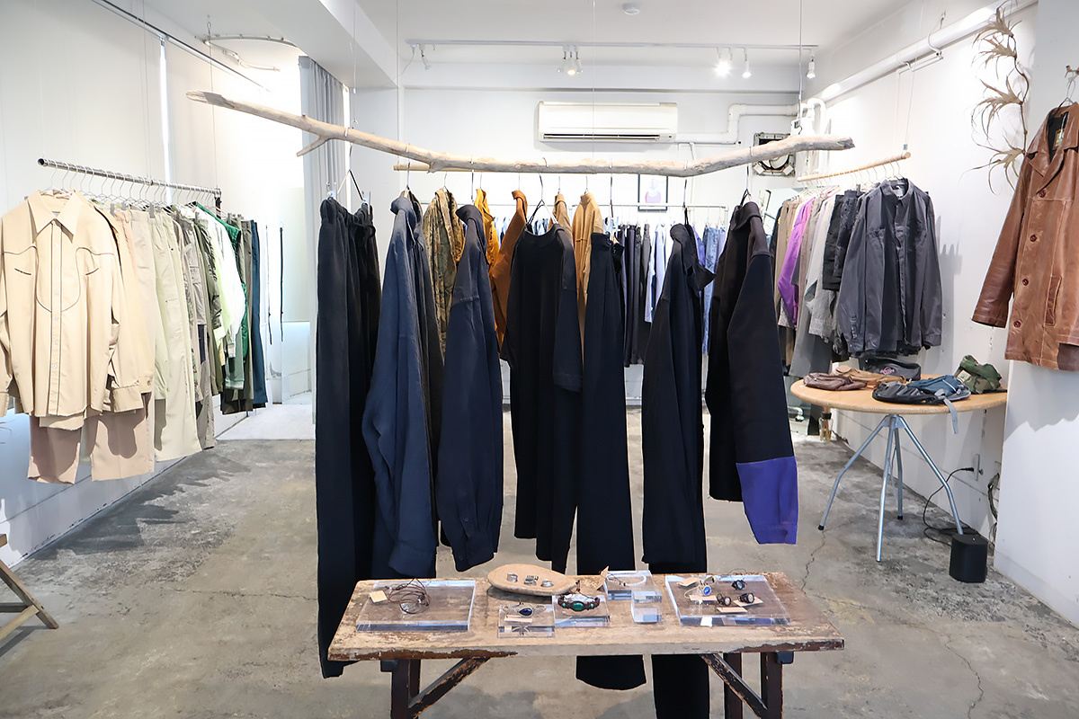 NiLS VINTAGE　店内の内装は電気工事を業者に依頼した以外、自分達で行った