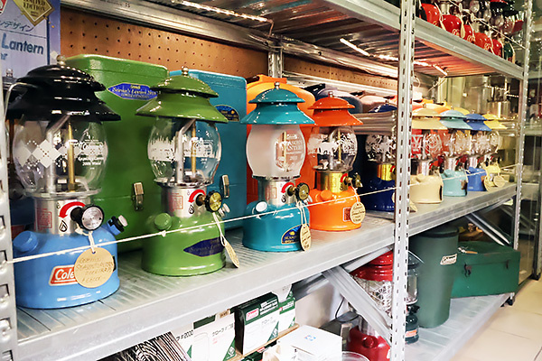 viblant　色違いのランプは、コールマンが毎年限定モデルとして出していたもの