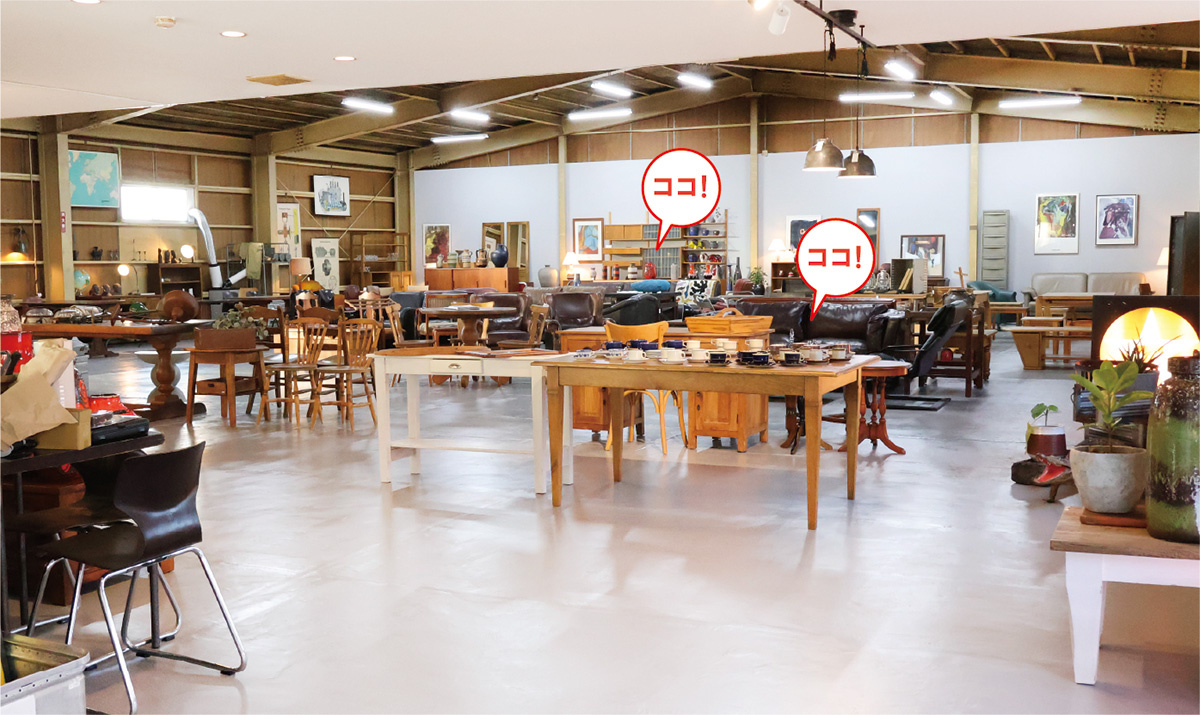 階段から上がったところから、奥まで見通せる広々とした店舗