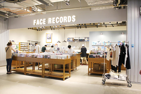 FACE RECORDSの店内