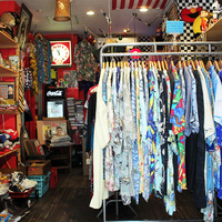 繁盛店の店づくり【vol.291】レッドライトヨコハマ、あえて「目にうるさい」陳列　値段をわかりやすくし安心感